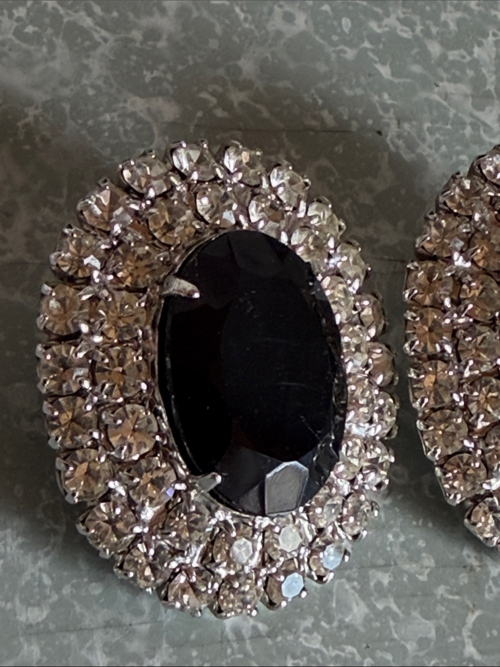 Glamorous statement earrings - Picture 3 of 5